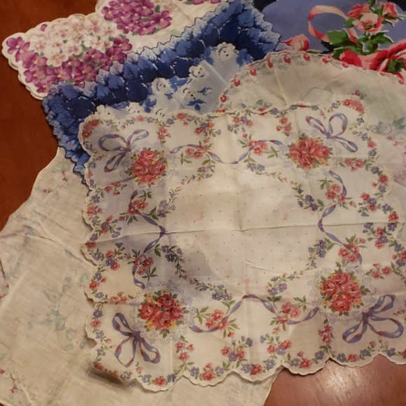 Accessories - 6 vintage large floral handkerchiefs
